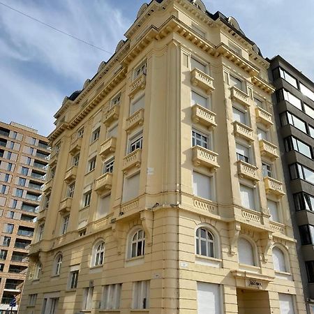 אוסטנדה Uniek Appartement Op De Zeedijk Met Parking מראה חיצוני תמונה