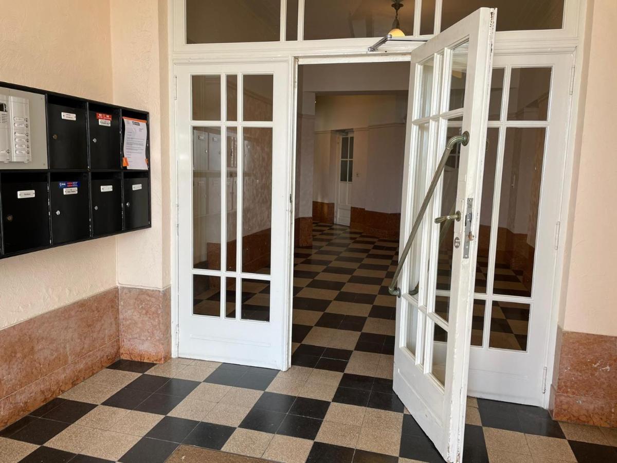 אוסטנדה Uniek Appartement Op De Zeedijk Met Parking מראה חיצוני תמונה